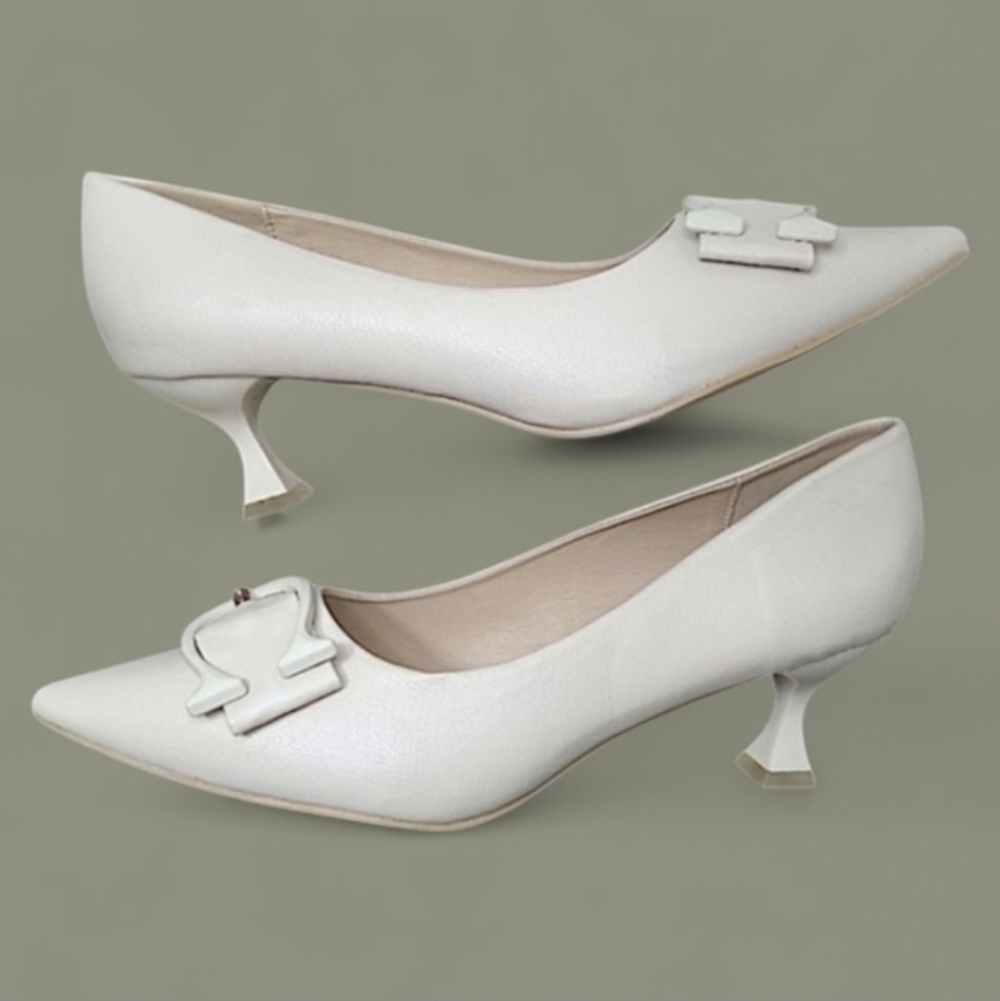 C. Paravano “Olivia” C Buckle Pointed Toe Leather Pumps – 42 EU / 11.5 US – 2.1"